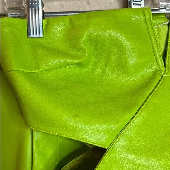 Meshki 2-Pc Sz Small Green Crop Top worn Em­ma Her­nan as in Sell­ing Sun­set - Picture 14 of 16